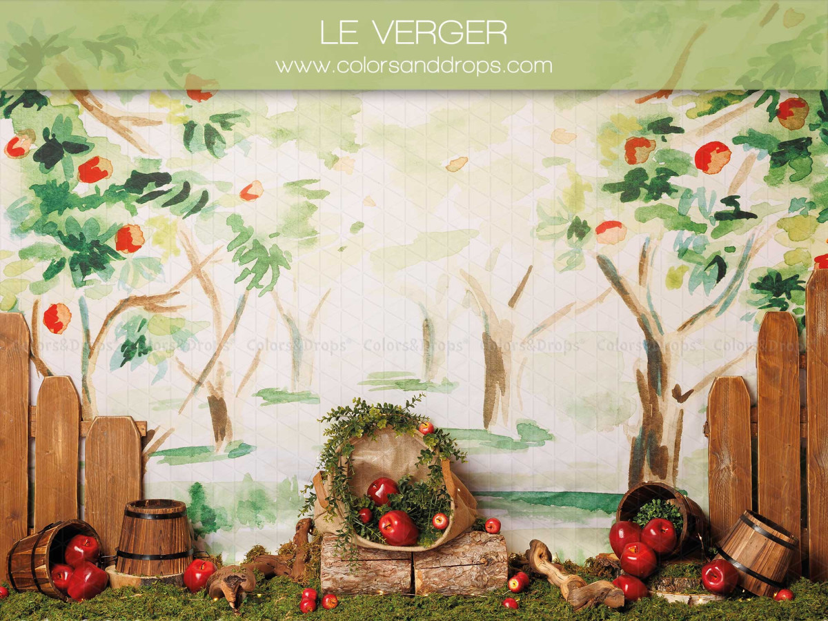 Fond photo bébé et smash cake Le Verger – verger aquarelle avec pommiers et clôture en bois | Colors&Drops