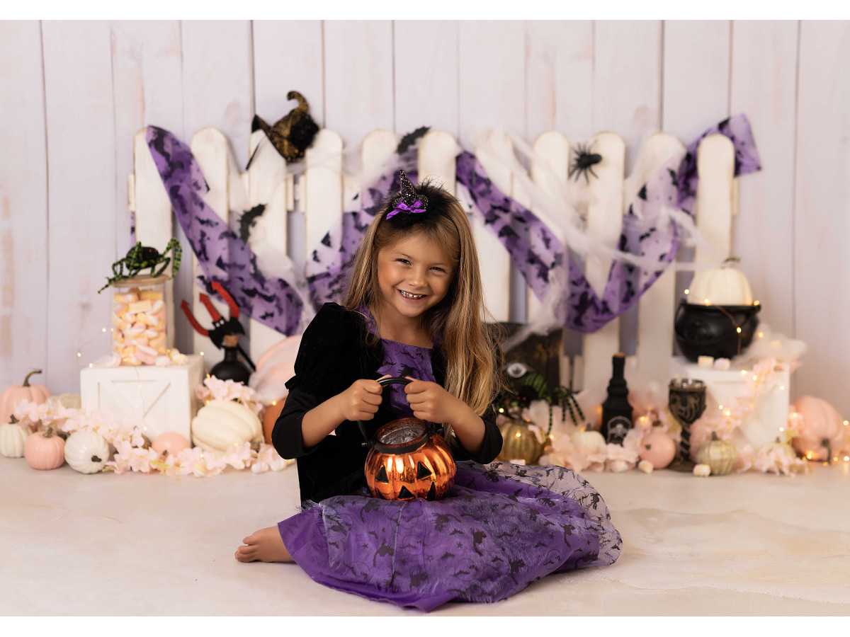Fondo fotográfico Halloween – valla blanca de Halloween con caldero y telarañas | Colors&Drops
