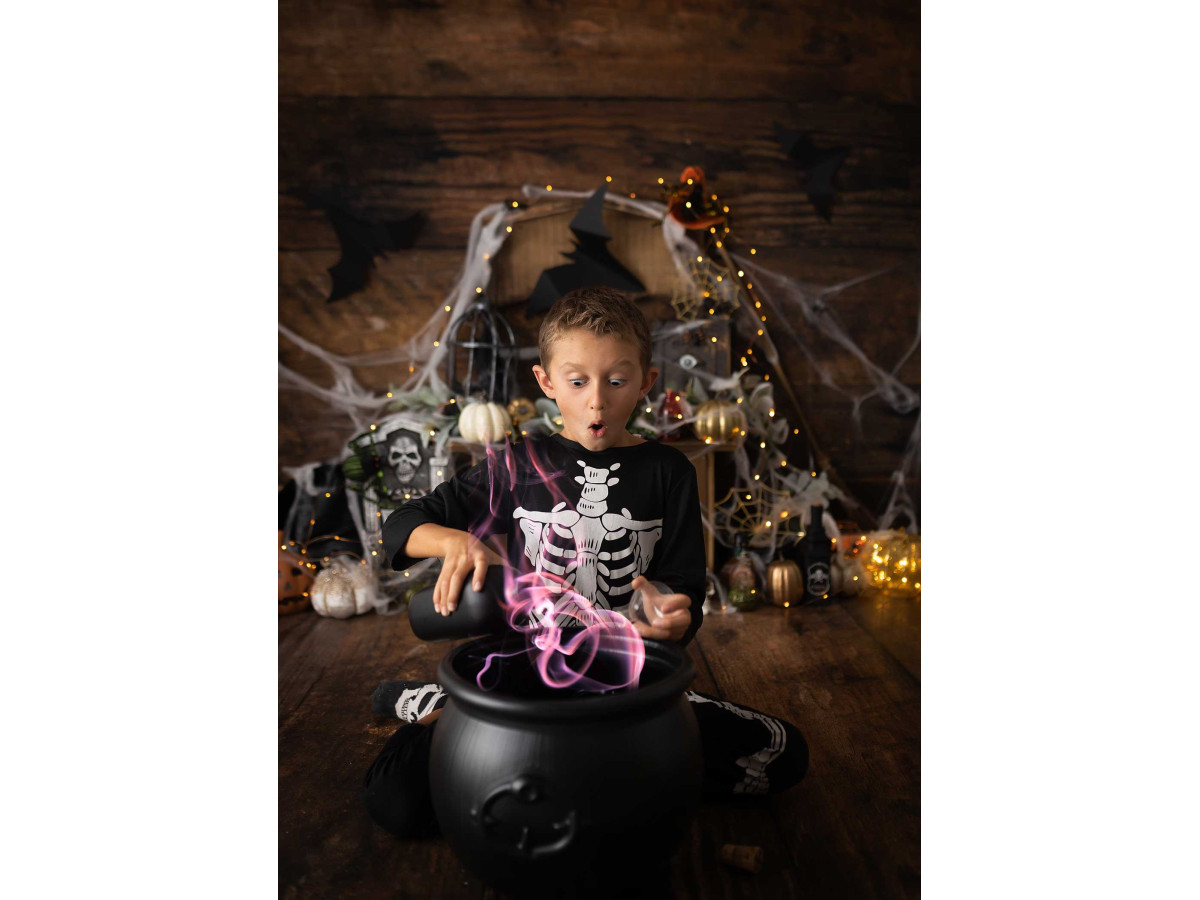 Fond photo d'Halloween Witch – décor sorcière avec toiles d'araignée, citrouilles et tombe | Colors&Drops