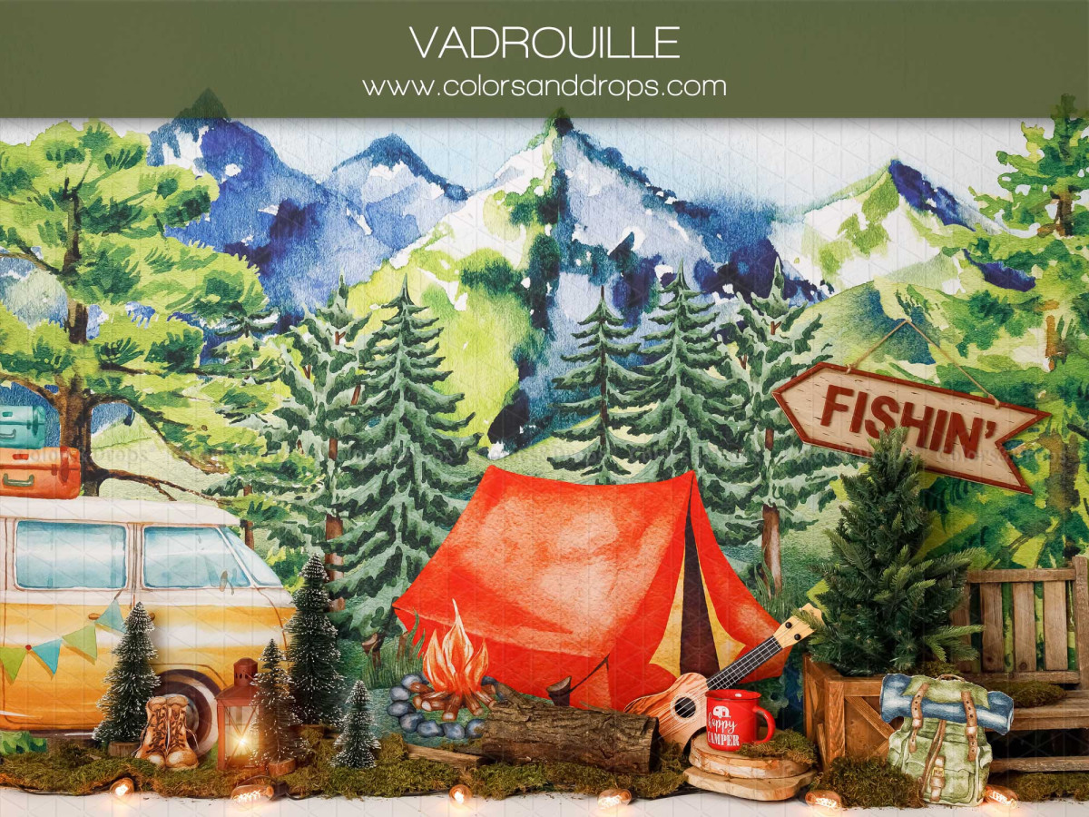 Fond photo bébé et smash cake Vadrouille – camping en montagne avec tente rouge et van | Colors&Drops