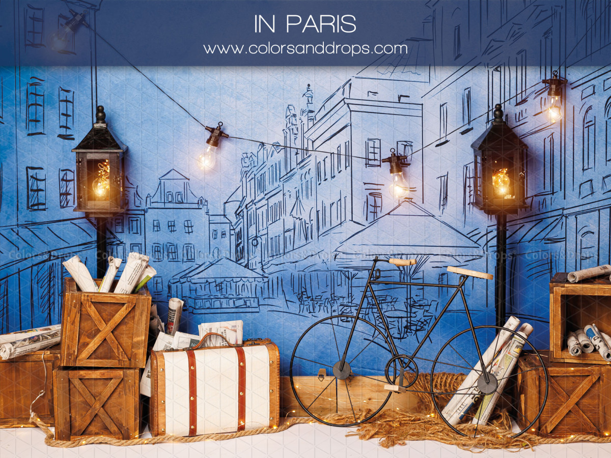 Fondo fotográfico de bebé y smash cake In Paris – calle de París dibujada en azul con bicicleta y maletas | Colors&Drops
