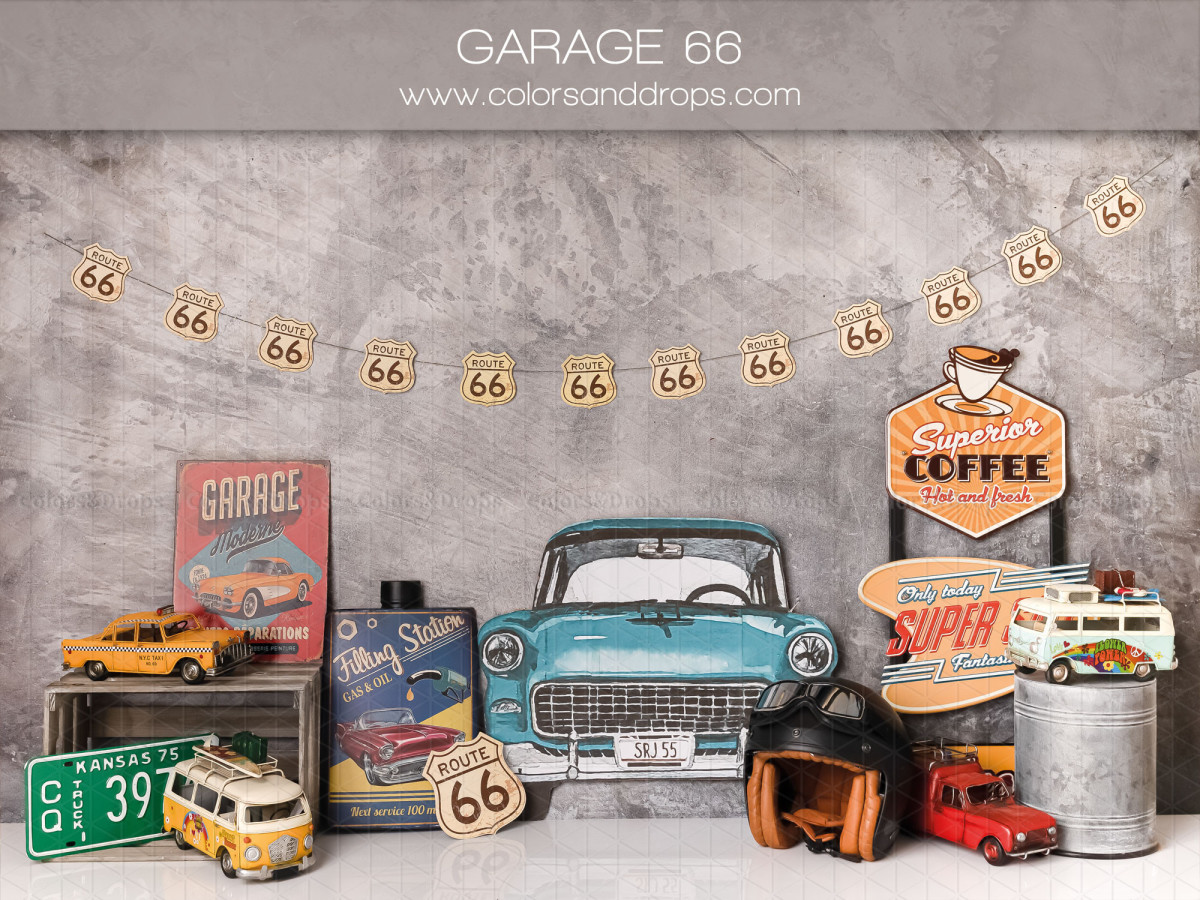 Fond photo bébé et smash cake Garage 66 – garage Route 66 avec voiture vintage bleue et panneaux | Colors&Drops