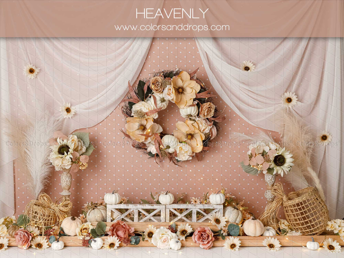Fond photo bébé et smash cake Heavenly – mur rose avec rideaux, couronne fleurie et banc | Colors&Drops