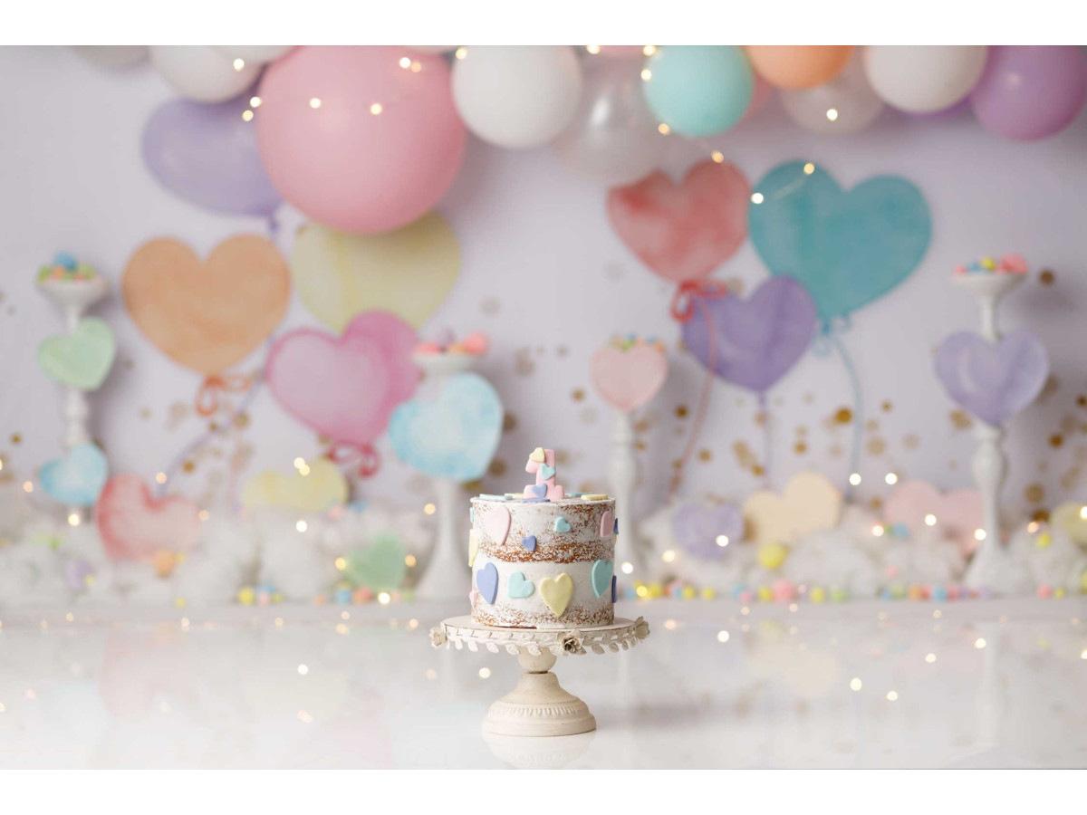Baby & cake smash photo backdrop Coeur de Ballon – pastel balloons and heart balloons with confetti | Colors&Drops