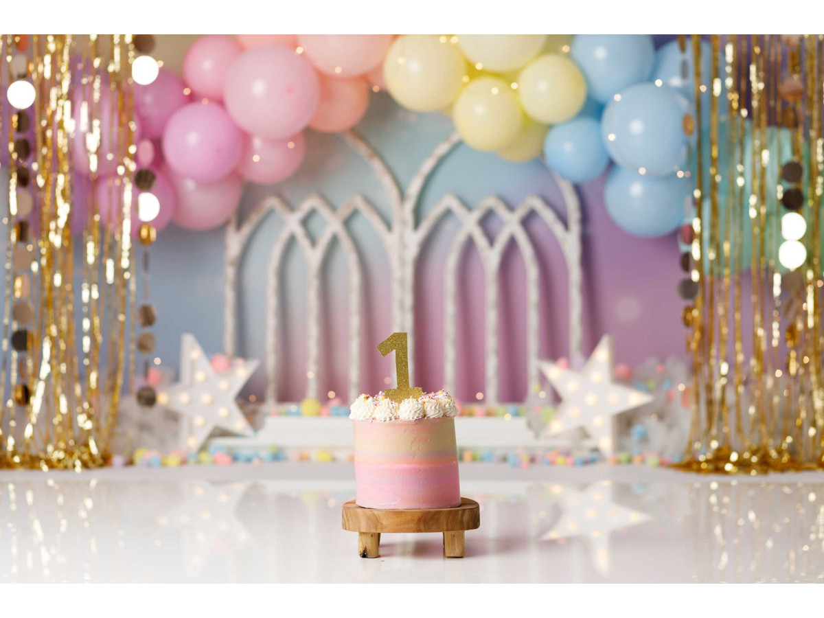 Baby & cake smash photo backdrop Pastela – pastel balloons with white windows and gold curtains | Colors&Drops