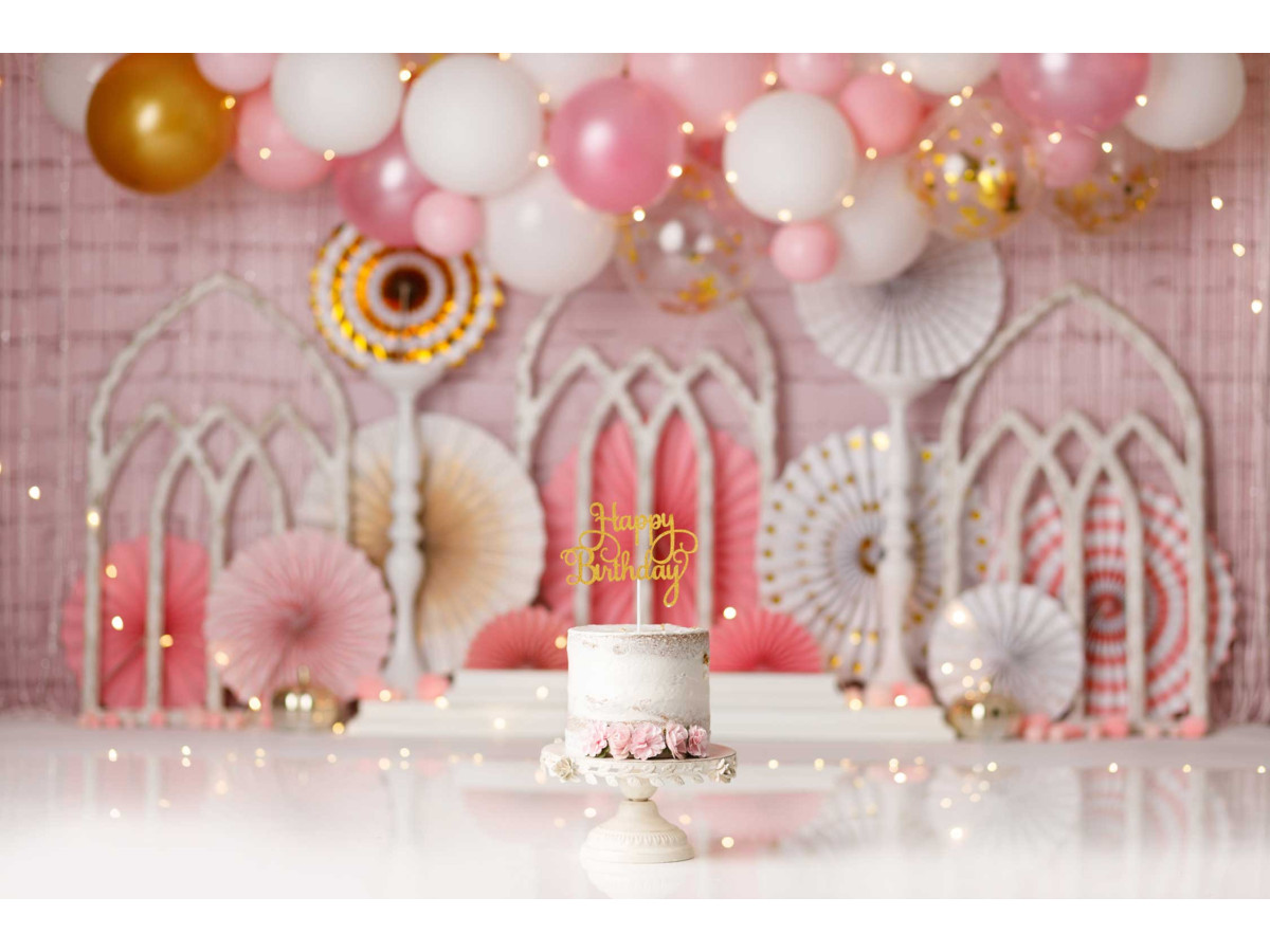 Baby & cake smash photo backdrop Princess Ballon – pink and white balloons with windows and paper fans | Colors&Drops