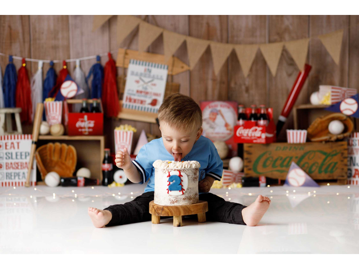Baby & cake smash photo backdrop Pop Base – wooden wall with bunting and baseball set | Colors&Drops