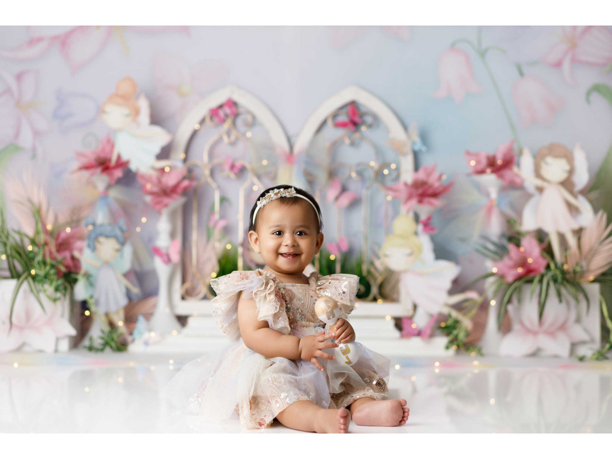 Fond photo bébé et smash cake L'Arche des Fees – fenêtres en arche avec fées et fleurs roses | Colors&Drops