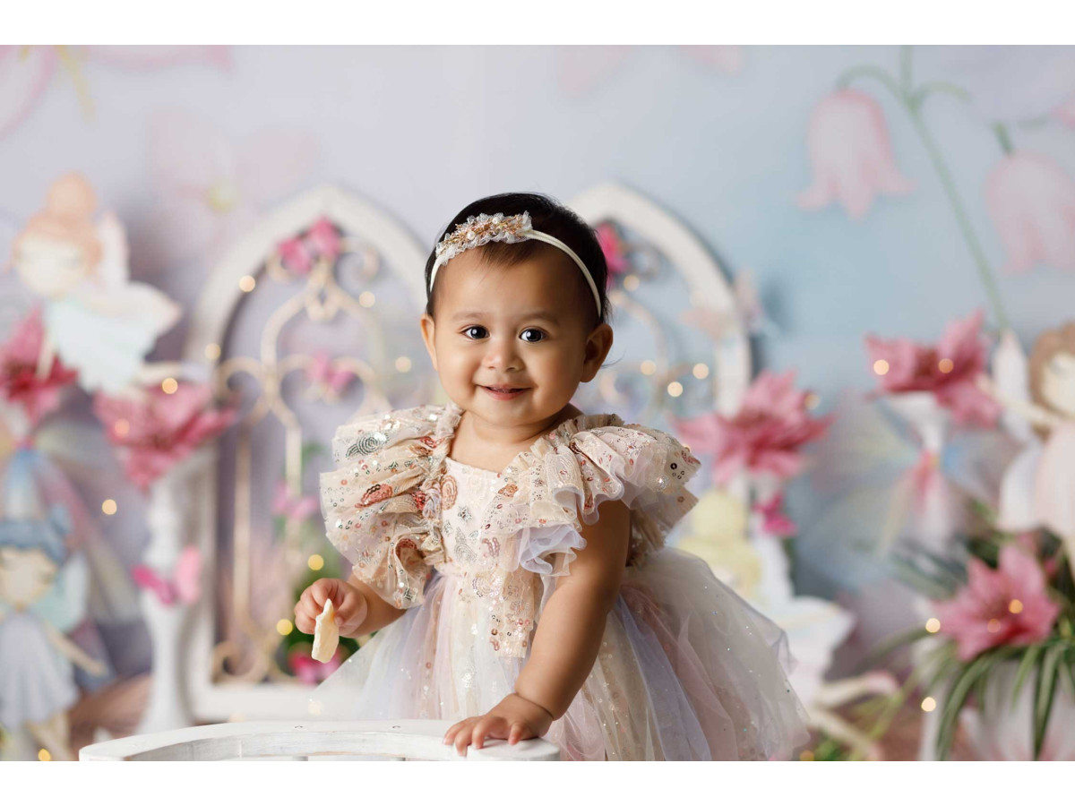 Baby & cake smash photo backdrop L'Arche des Fees – arched windows with fairies and pink flowers | Colors&Drops