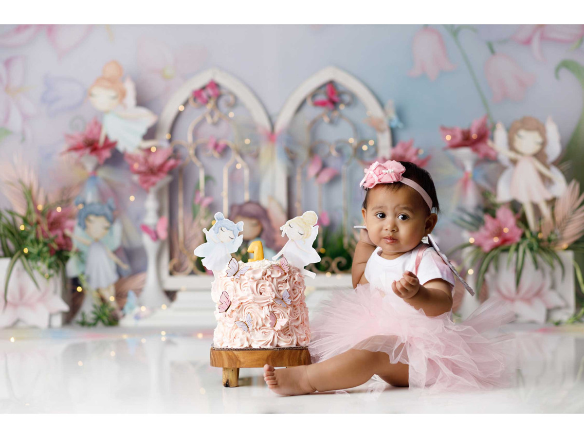 Fond photo bébé et smash cake L'Arche des Fees – fenêtres en arche avec fées et fleurs roses | Colors&Drops
