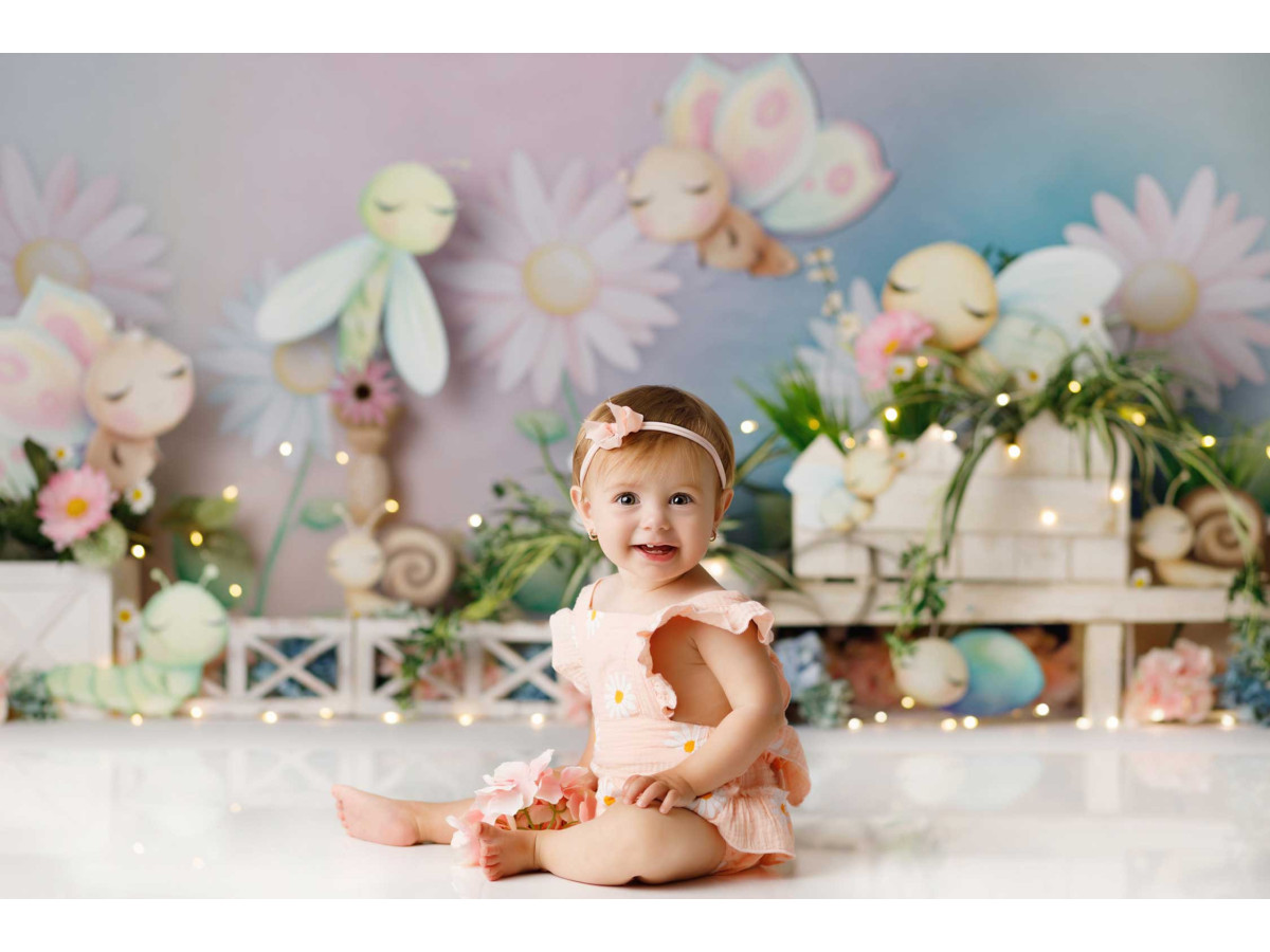 Fond photo bébé et smash cake Bugs – jardin d'insectes avec papillons, fleurs et escargots | Colors&Drops