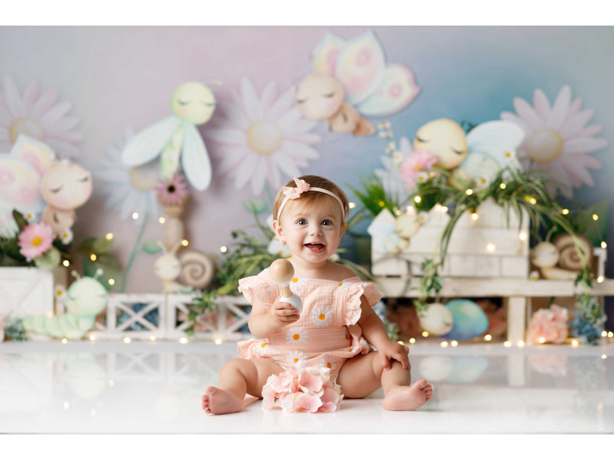 Fond photo bébé et smash cake Bugs – jardin d'insectes avec papillons, fleurs et escargots | Colors&Drops