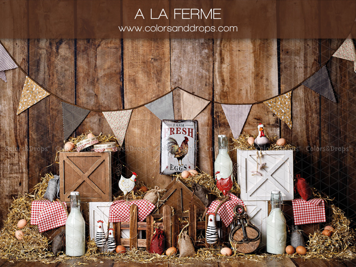 Fond photo bébé et smash cake A la Ferme – ferme en bois avec bottes de foin, fanions et bouteilles de lait | Colors&Drops