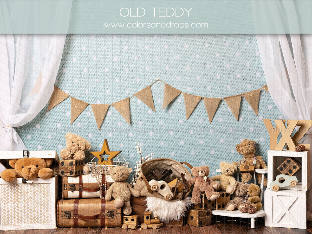Baby & cake smash photo backdrop Old Teddy – white curtains with bunting, teddy bears and suitcases | Colors&Drops