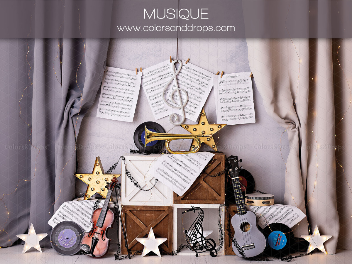 Fondo fotográfico de bebé y smash cake Musique – cortinas grises con partituras, instrumentos y estrellas | Colors&Drops