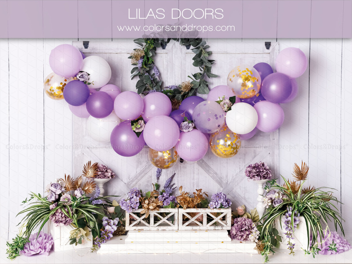 Fond photo bébé et smash cake Lilas Doors – arche de ballons lilas avec couronne sur portes blanches | Colors&Drops