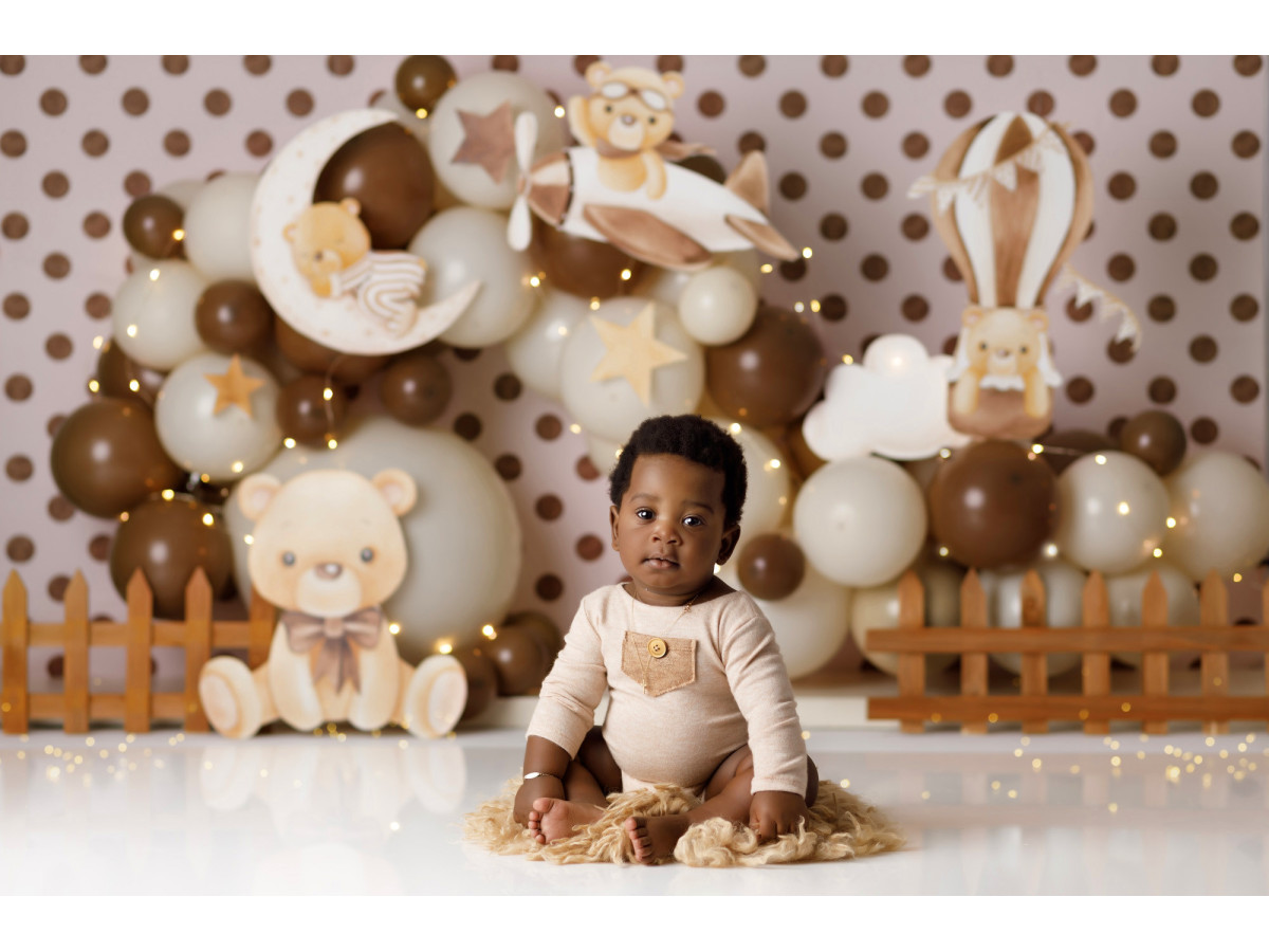 Fond photo bébé et smash cake Teddy Aviator – ballons marron et crème avec ours aviateur et montgolfière | Colors&Drops