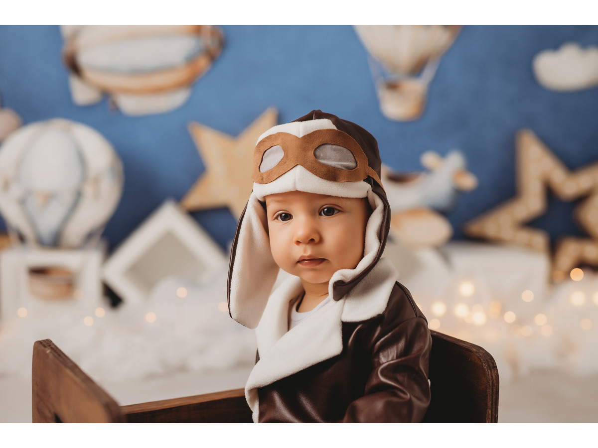 Baby & cake smash photo backdrop Woody Cloud – blue sky with hot air balloons, wooden stars and clouds | Colors&Drops