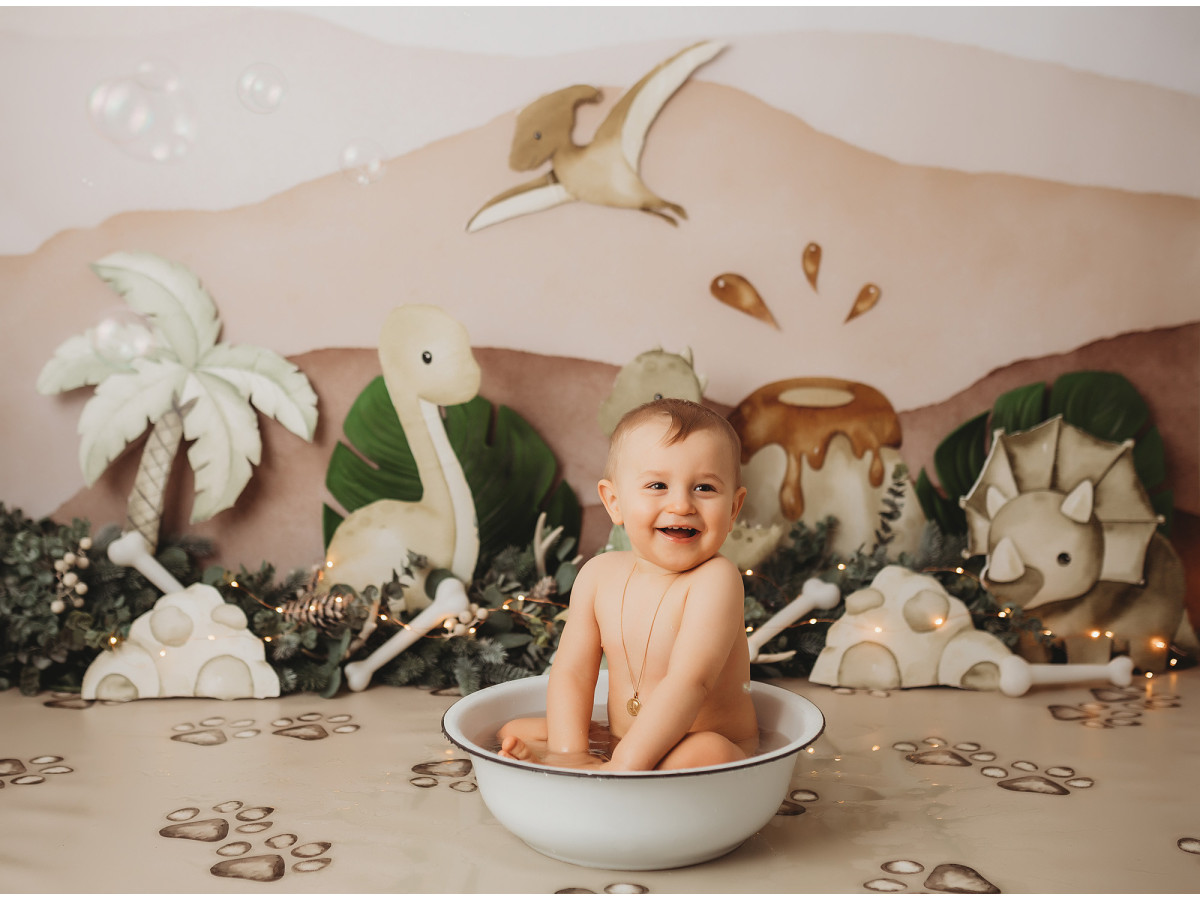 Photo floor Patounettes – animal paw print pattern on beige | Colors&Drops