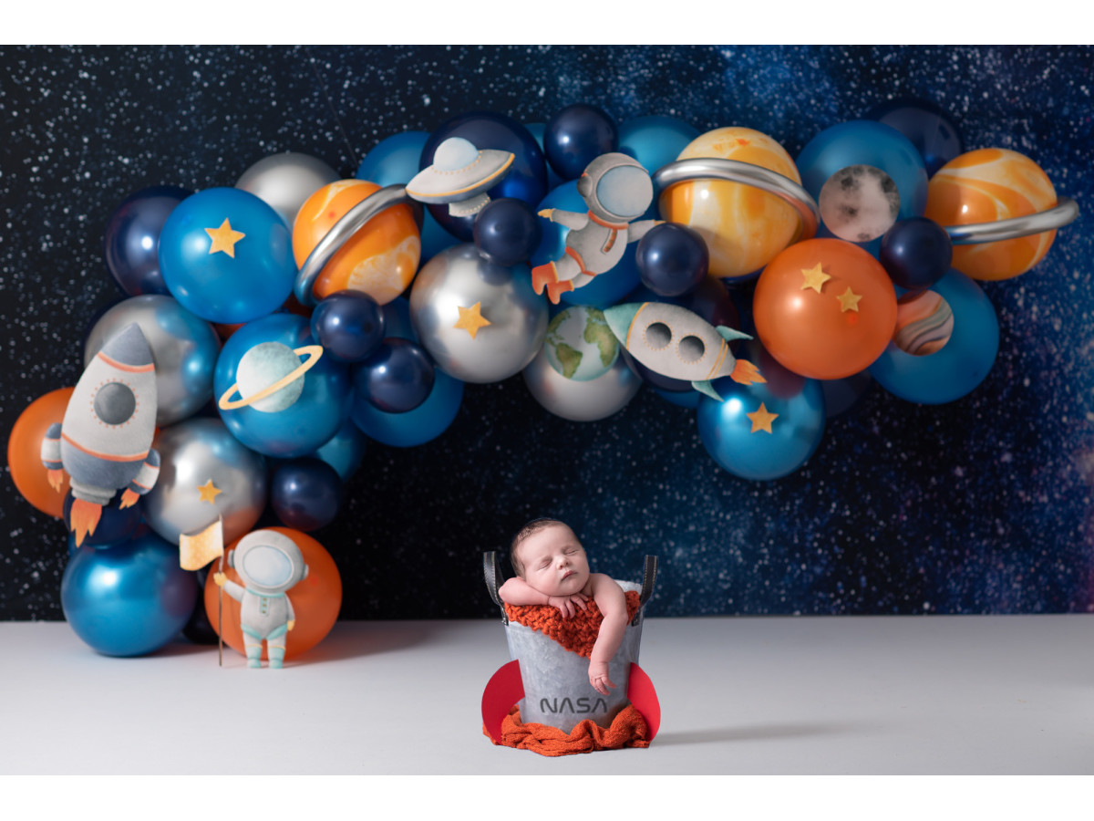 Fond photo bébé et smash cake Pluton II – guirlande de ballons planètes avec fusée et astronaute | Colors&Drops