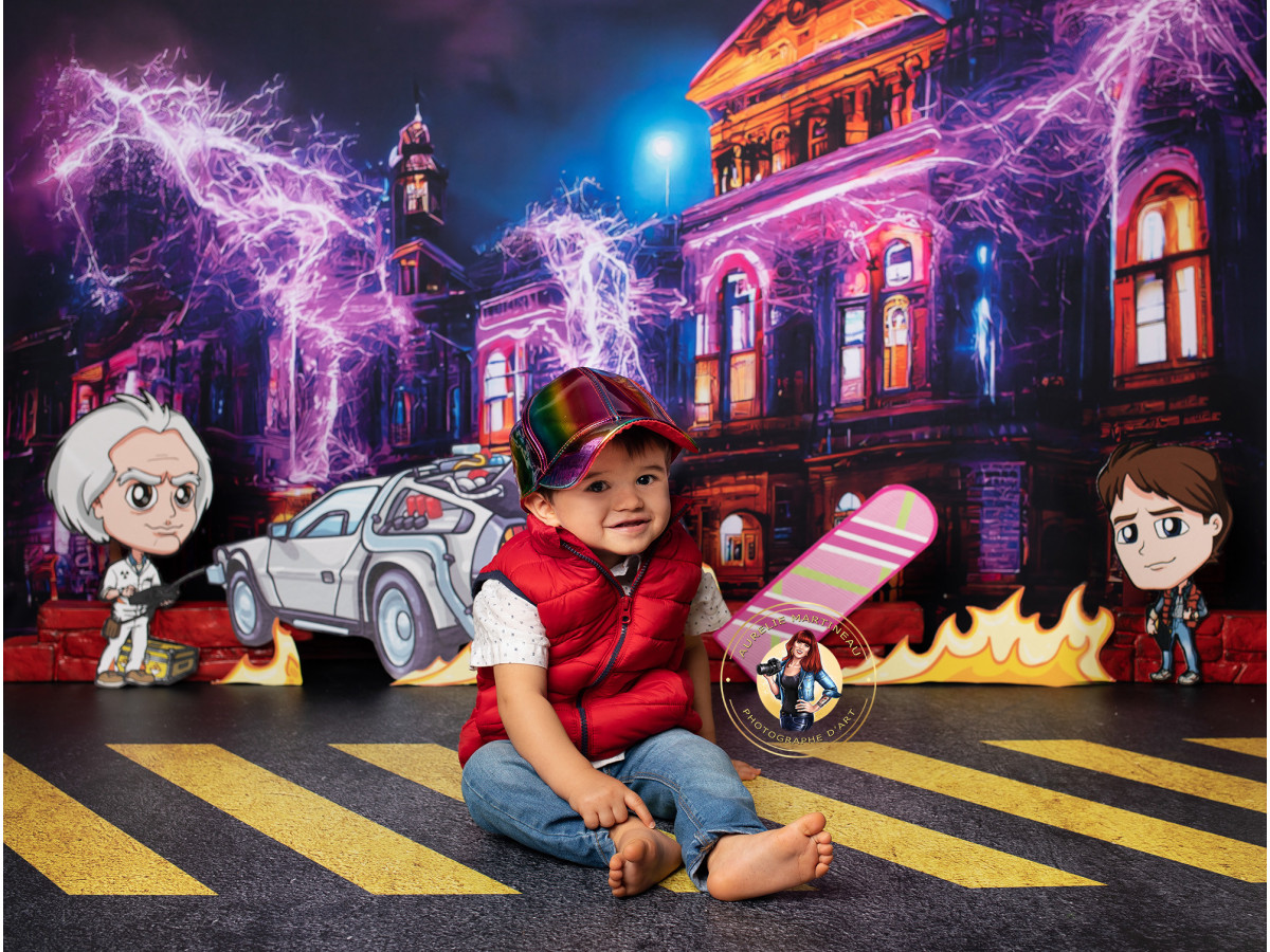 Fondo fotográfico de bebé y smash cake Go Back – mansión bajo rayos con coche y llamas | Colors&Drops