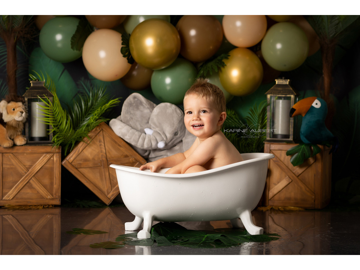 Baby & cake smash photo backdrop Ballon Jungle Forest – gold and green balloons in jungle with plush elephant | Colors&Drops