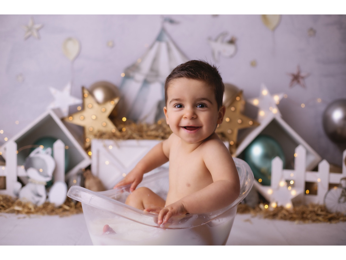 Fond photo bébé et smash cake Animal Circus – chapiteau de cirque en papier avec étoiles et ballons | Colors&Drops