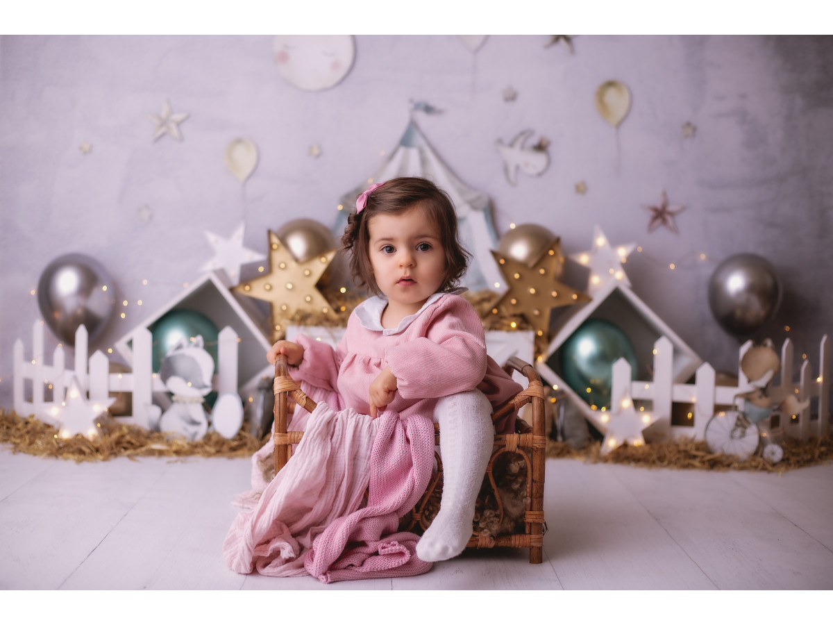 Fond photo bébé et smash cake Animal Circus – chapiteau de cirque en papier avec étoiles et ballons | Colors&Drops