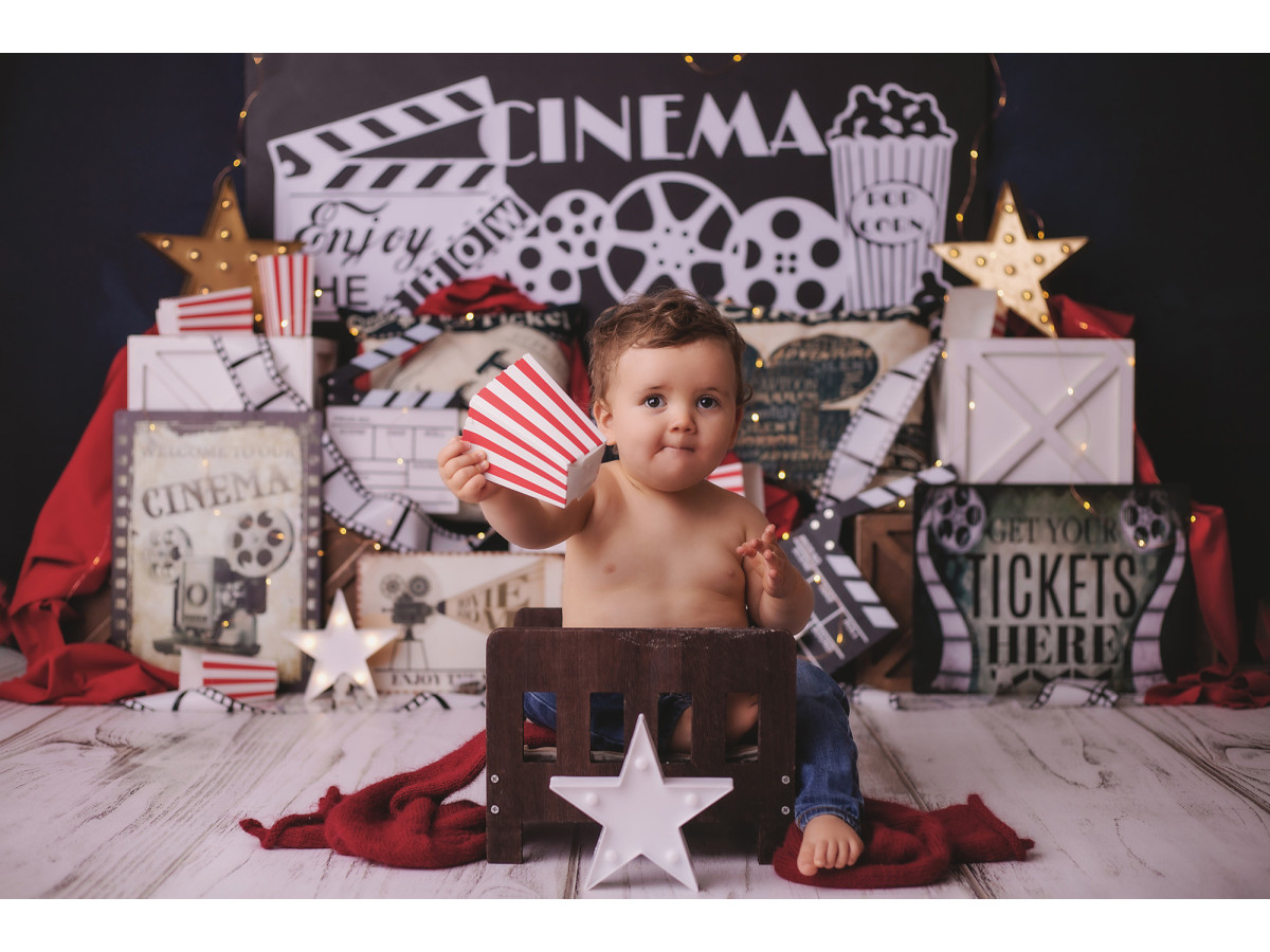 Fondo fotográfico de bebé y smash cake Cinema – decorado de cine con claqueta, bobinas y palomitas | Colors&Drops