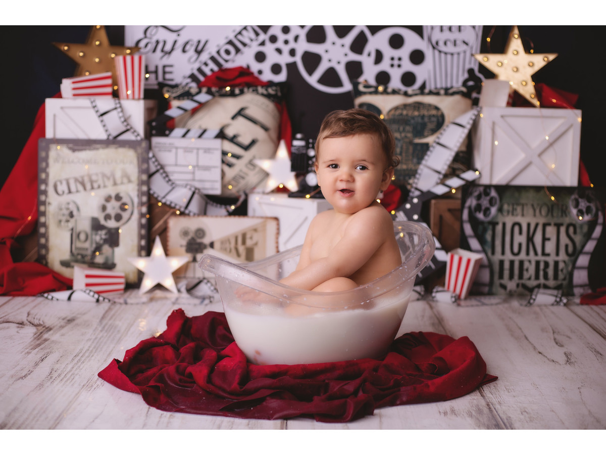 Fondo fotográfico de bebé y smash cake Cinema – decorado de cine con claqueta, bobinas y palomitas | Colors&Drops