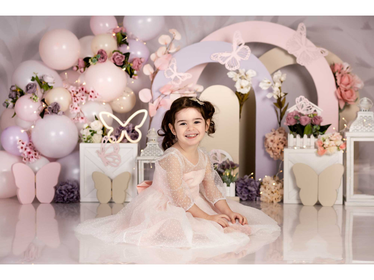 Fond photo bébé et smash cake Butterfly Dream – arche de ballons et arcs-en-ciel pastel avec papillons | Colors&Drops