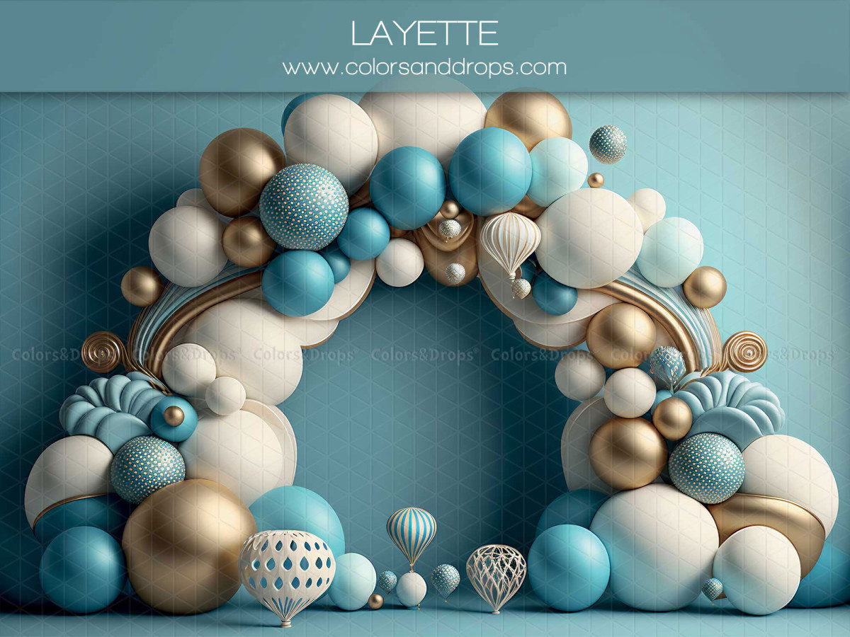 Baby & cake smash photo backdrop Layette – blue, cream and gold balloon arch with hot air balloons | Colors&Drops