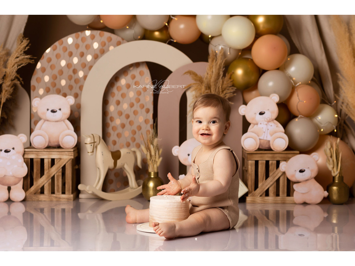Baby & cake smash photo backdrop Teddy Pampas – teddy bears, balloons and pampas grass in front of arches | Colors&Drops