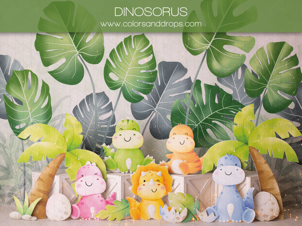 Fondo fotográfico de bebé y smash cake Dinosorus – dinosaurios de peluche bajo hojas de monstera | Colors&Drops