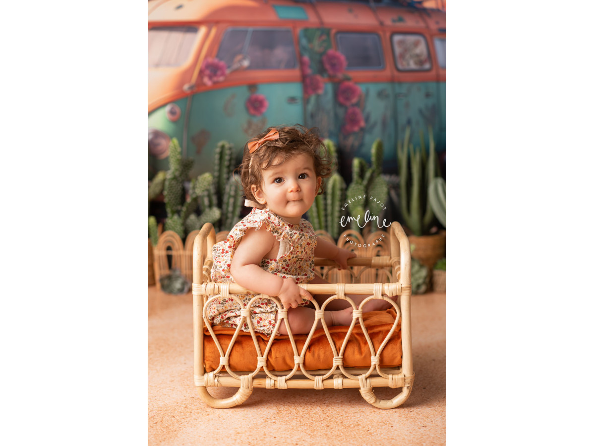 Fondo fotográfico de bebé y smash cake Mexico – furgoneta combi vintage turquesa rodeada de cactus en México | Colors&Drops