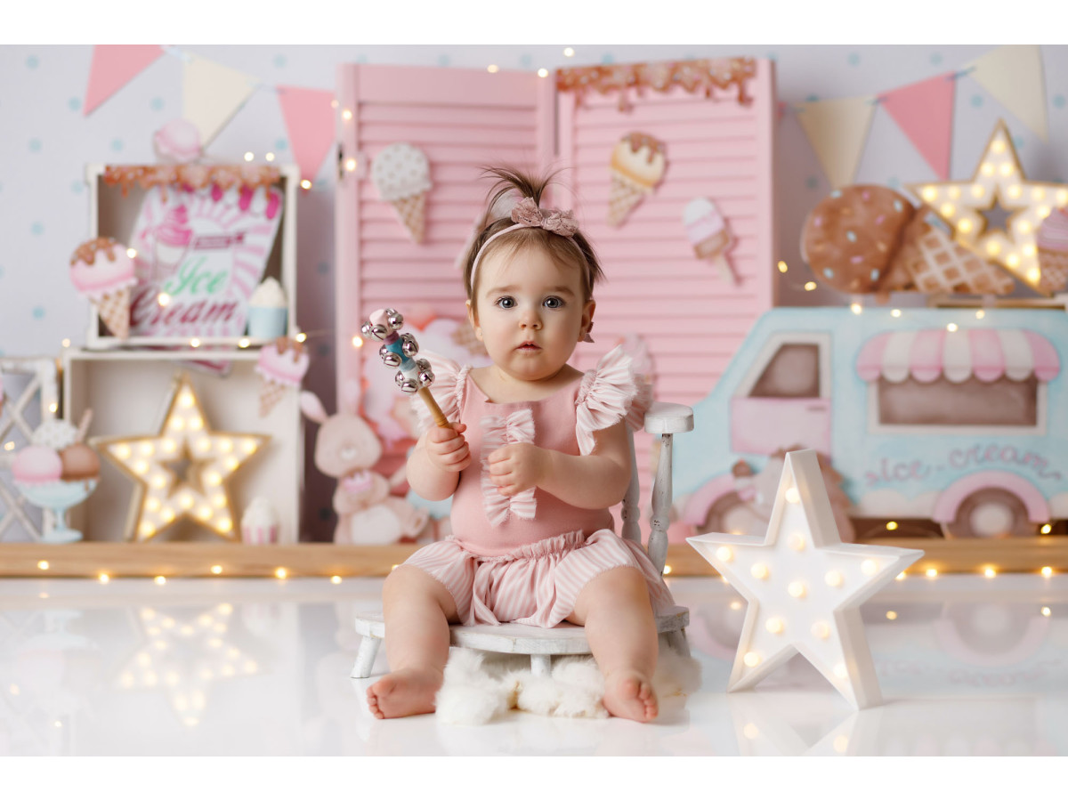 Fond photo bébé et smash cake Ice Cream Baby – décor glaces avec camion, fanions et cornets | Colors&Drops