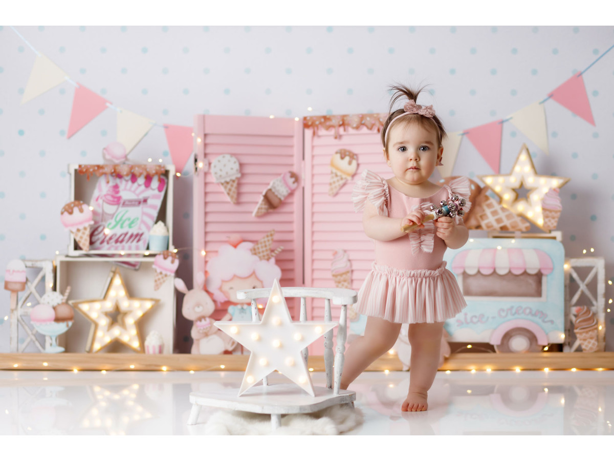 Fond photo bébé et smash cake Ice Cream Baby – décor glaces avec camion, fanions et cornets | Colors&Drops