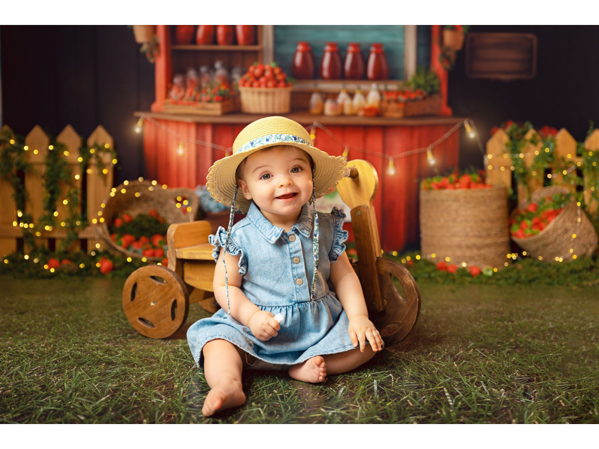 Baby & cake smash photo backdrop Strawberry – strawberry stand with striped awning and string lights | Colors&Drops