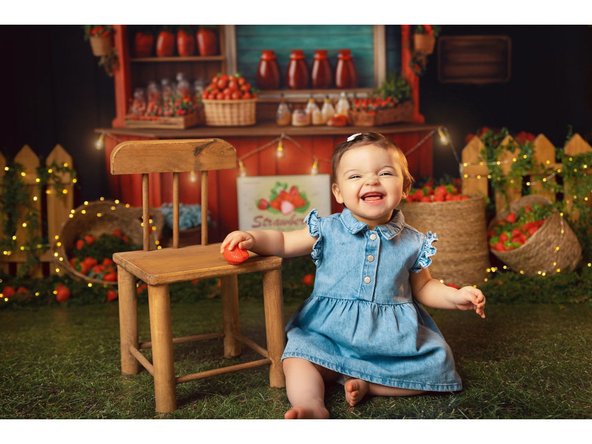 Baby & cake smash photo backdrop Strawberry – strawberry stand with striped awning and string lights | Colors&Drops