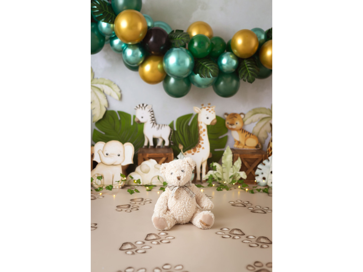 Fond photo bébé et smash cake Little Jungle – décor jungle avec animaux en peluche et ballons verts | Colors&Drops