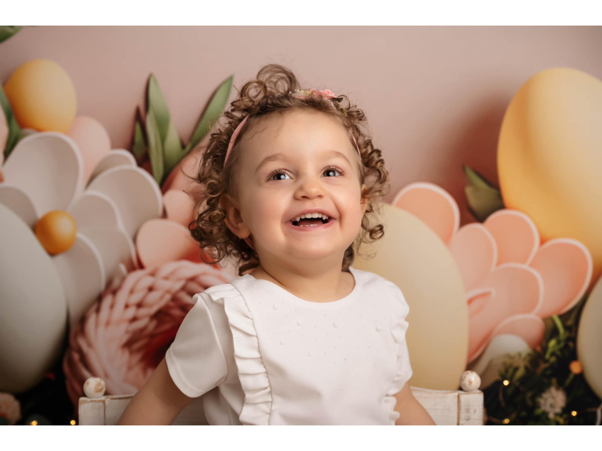 Easter photo backdrop Flowy – giant Easter eggs and pastel flowers background | Colors&Drops