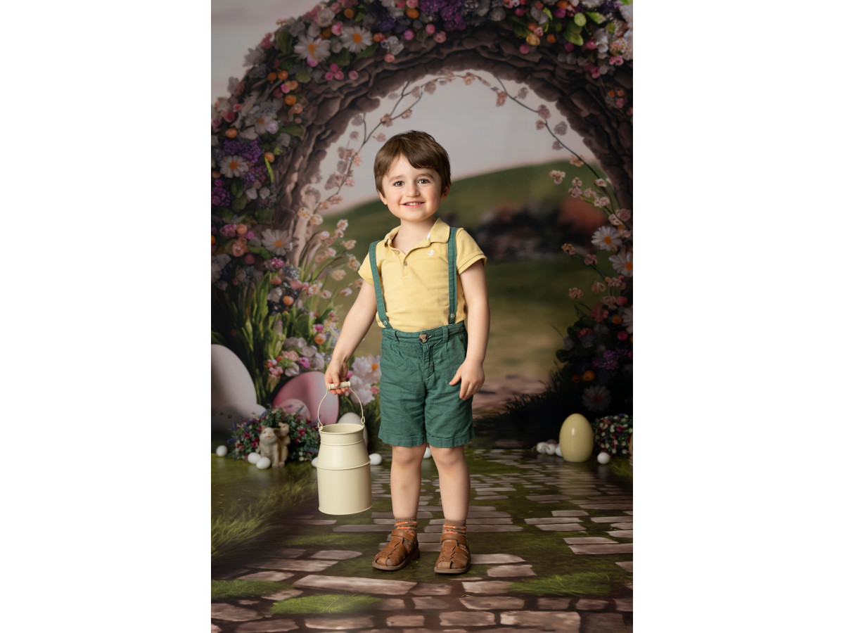 Easter photo backdrop Florilege – floral arch in a meadow with Easter eggs | Colors&Drops