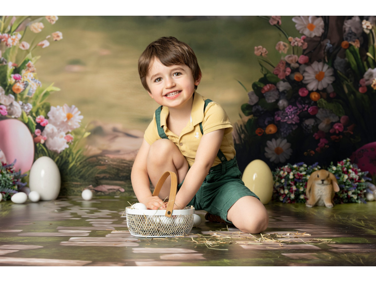Easter photo backdrop Florilege – floral arch in a meadow with Easter eggs | Colors&Drops
