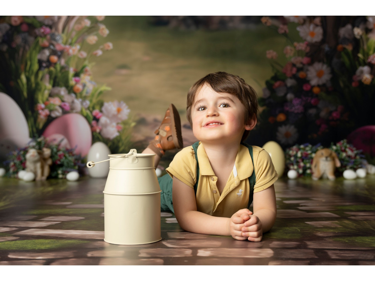 Easter photo backdrop Florilege – floral arch in a meadow with Easter eggs | Colors&Drops
