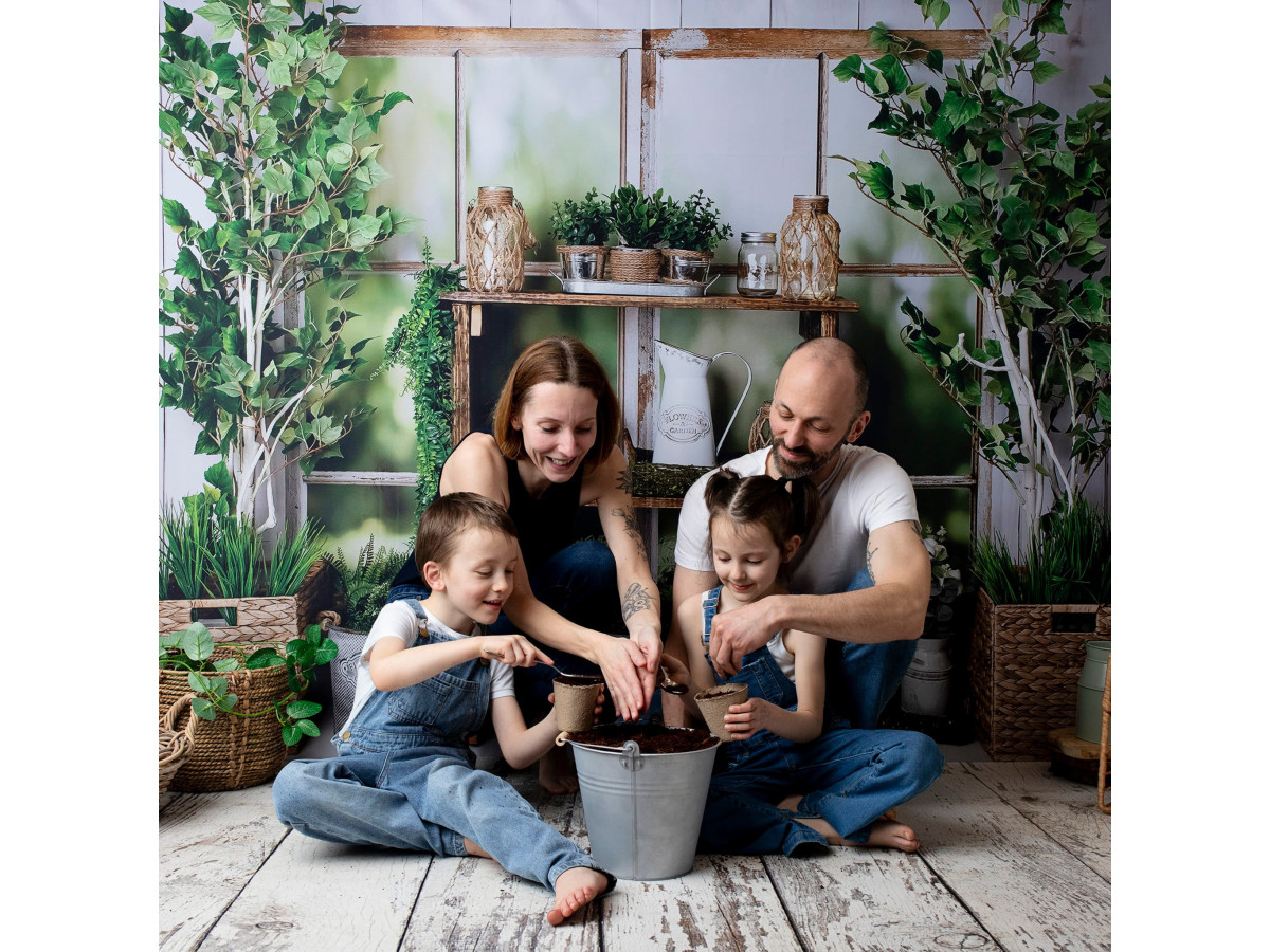 Fondo fotográfico de bebé y smash cake Botaniste – decorado botánico con estantería de madera y plantas | Colors&Drops