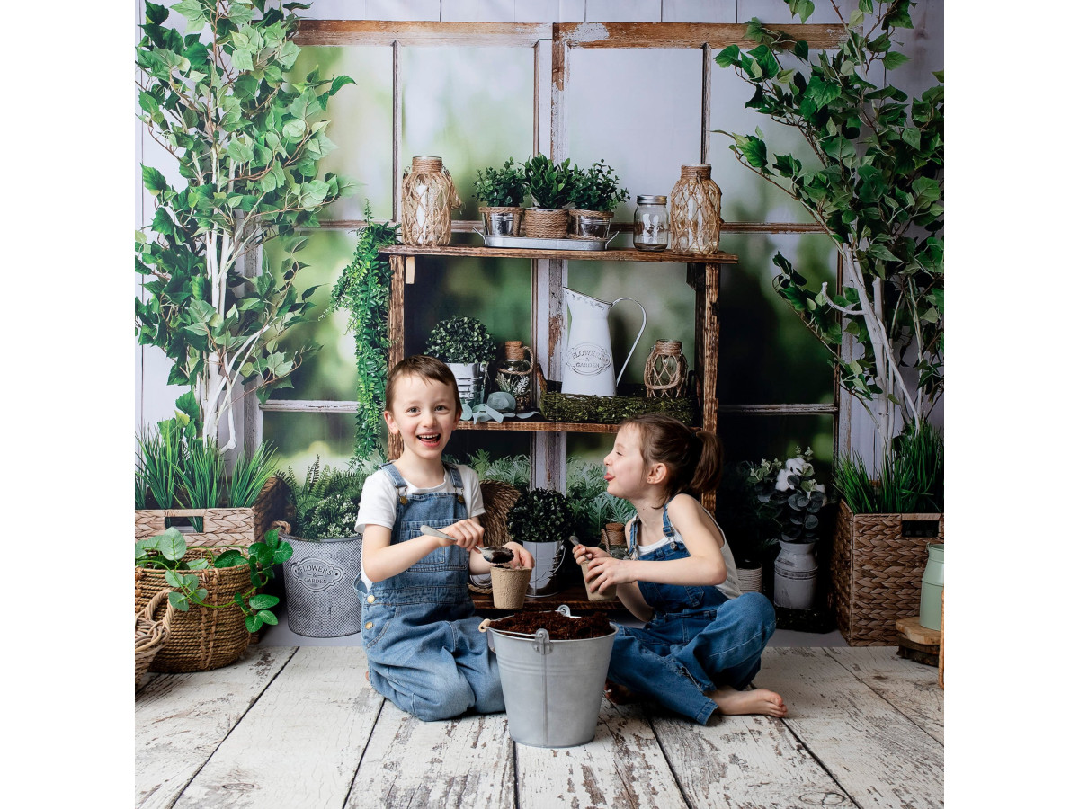 Fondo fotográfico de bebé y smash cake Botaniste – decorado botánico con estantería de madera y plantas | Colors&Drops