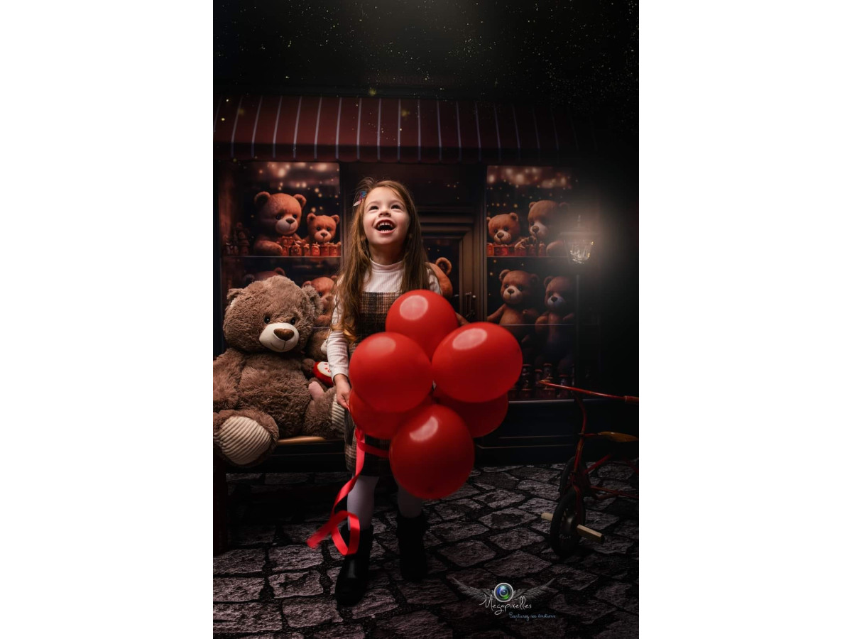 Valentine's Day photo backdrop Nounourserie – teddy bear shop with striped awning and hearts | Colors&Drops