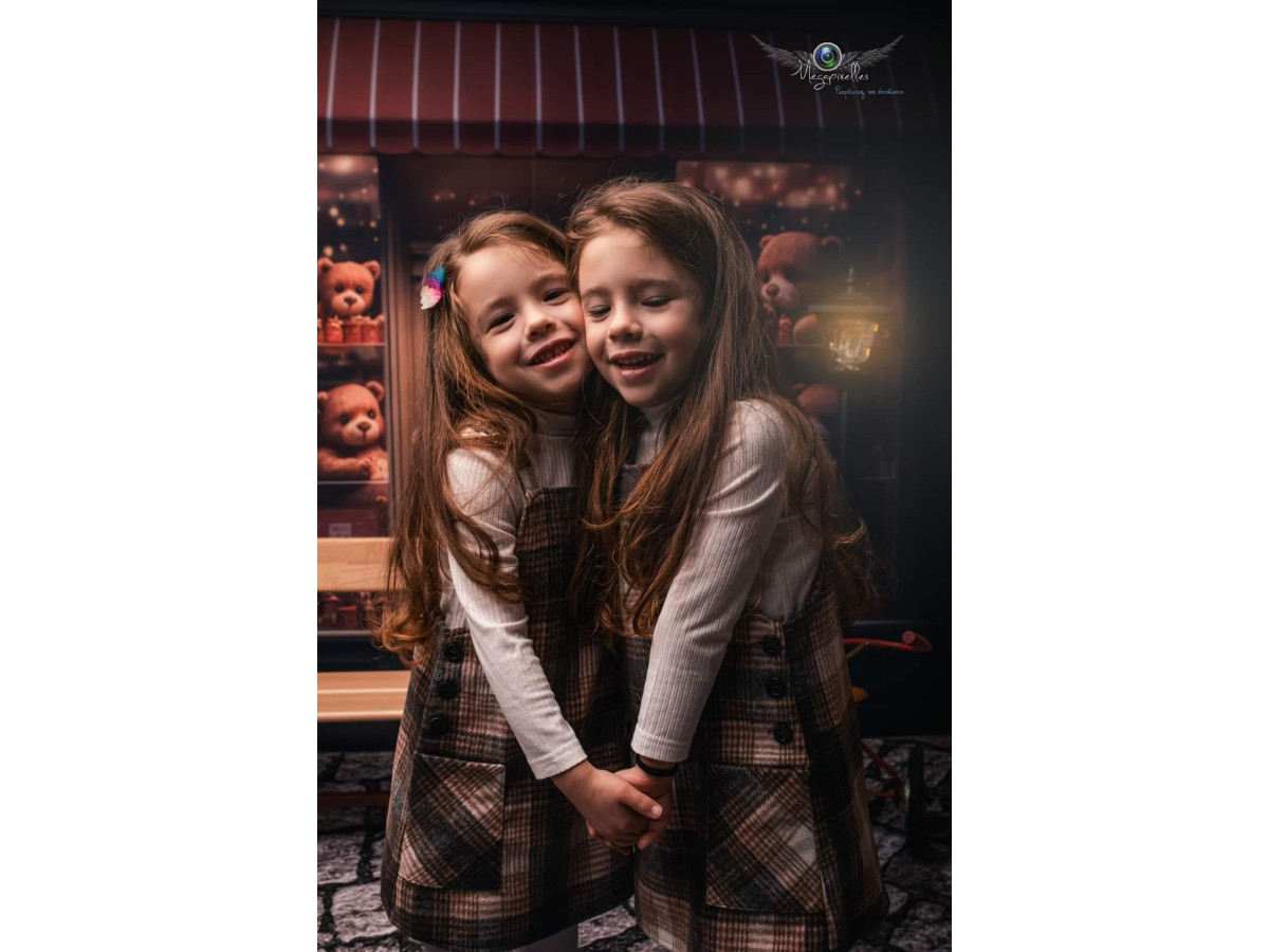 Valentine's Day photo backdrop Nounourserie – teddy bear shop with striped awning and hearts | Colors&Drops