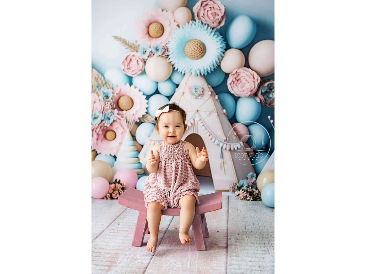 Baby & cake smash photo backdrop Hoha Tipi – teepee with pastel balloons and flowers on turquoise | Colors&Drops