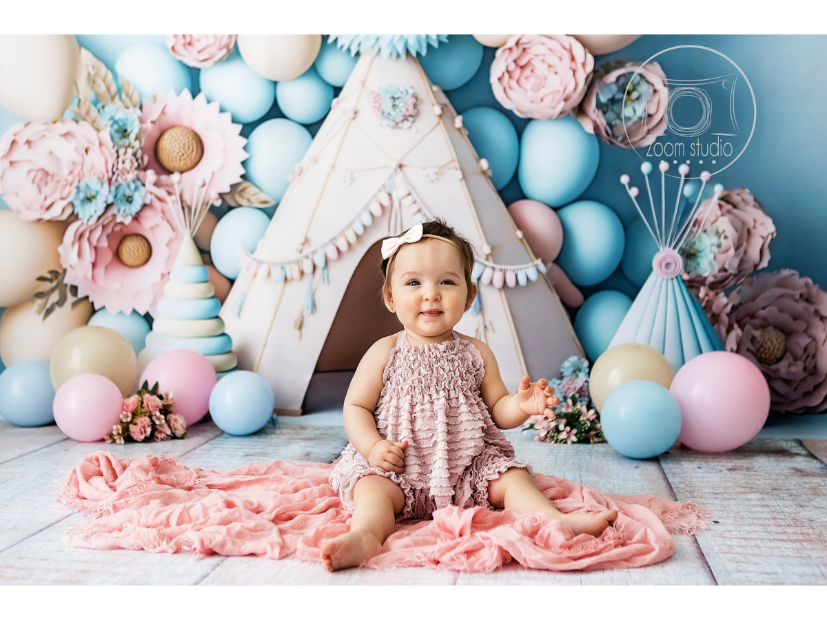 Baby & cake smash photo backdrop Hoha Tipi – teepee with pastel balloons and flowers on turquoise | Colors&Drops